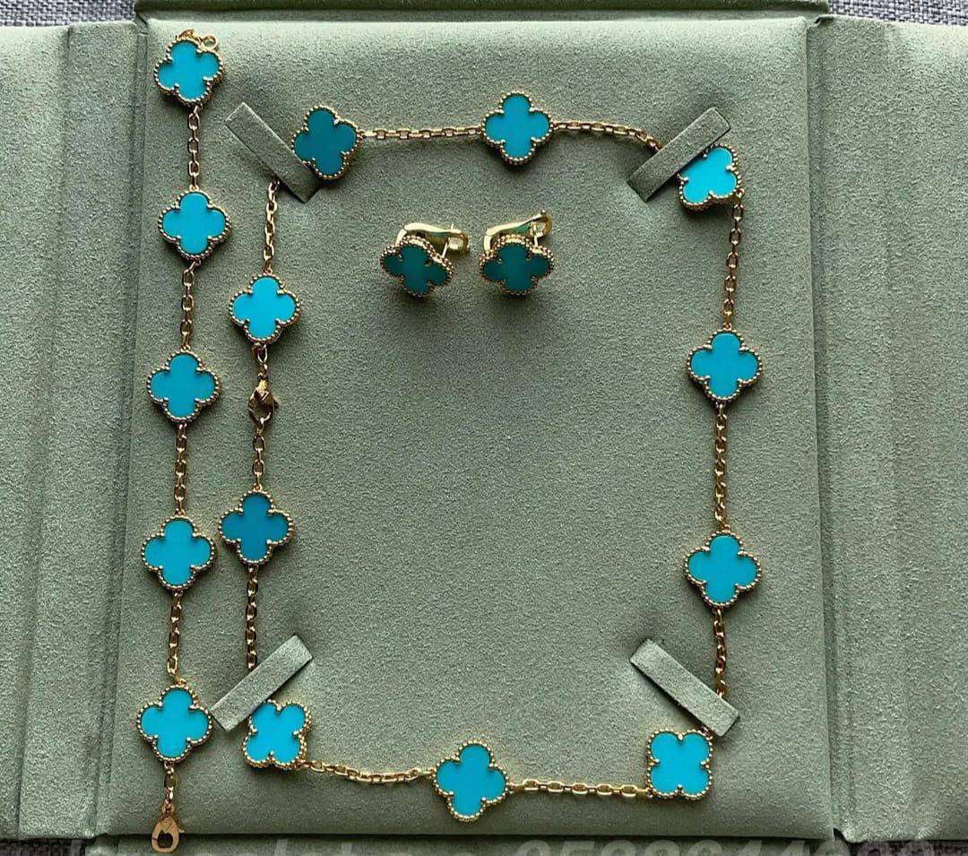 VCA SET 
10 flower necklaces 😍
5 flower bracelet❤️
One flower earring✨
One flower ring 💍 available size👇
6,7,8,9
With normal boxes 🗃️ 
280 dhs✅

With master box 📦 
350 dhs✅

Zain216
♥️♥️♥️