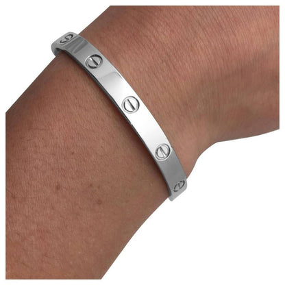 Cartier ❤️‍🔥*
Bangle 💥
Master quality 💯
With normal boxes 📦 
45 dhs🪙🖤
With master box 🗃️ 
80 dhs🪙🖤
Size available 16,17,18,19,20

Zain216
♥️♥️♥️