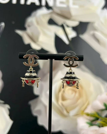 Chanel Master 
Earring 
80 dhs🪙🌨️ 
With Box And Paper Bag
🎁🎁🎁

Zain89
♥️♥️♥️