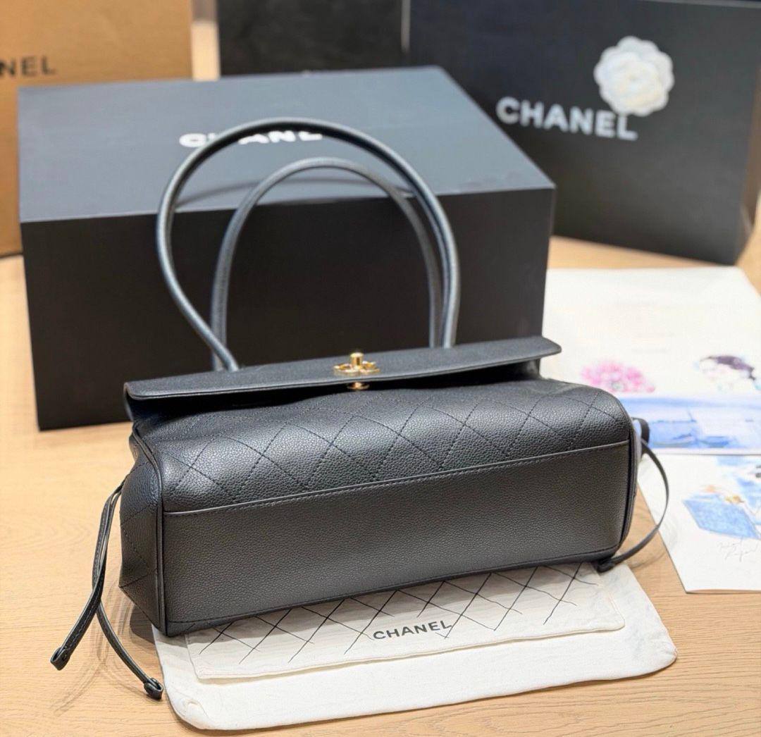CHANEL 
COPY ONE 
32cm , 
190 dhs✅

Zain39
♥️♥️♥️