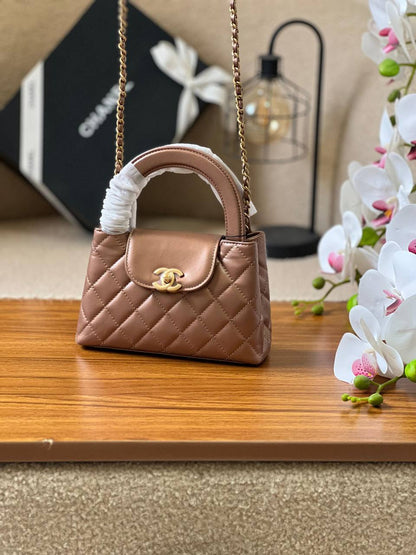 *CHANEL*
*19cm*
*Available Now*
For Price 👇 WTSP Text Zain 0568585901

Zain257
♥️♥️♥️