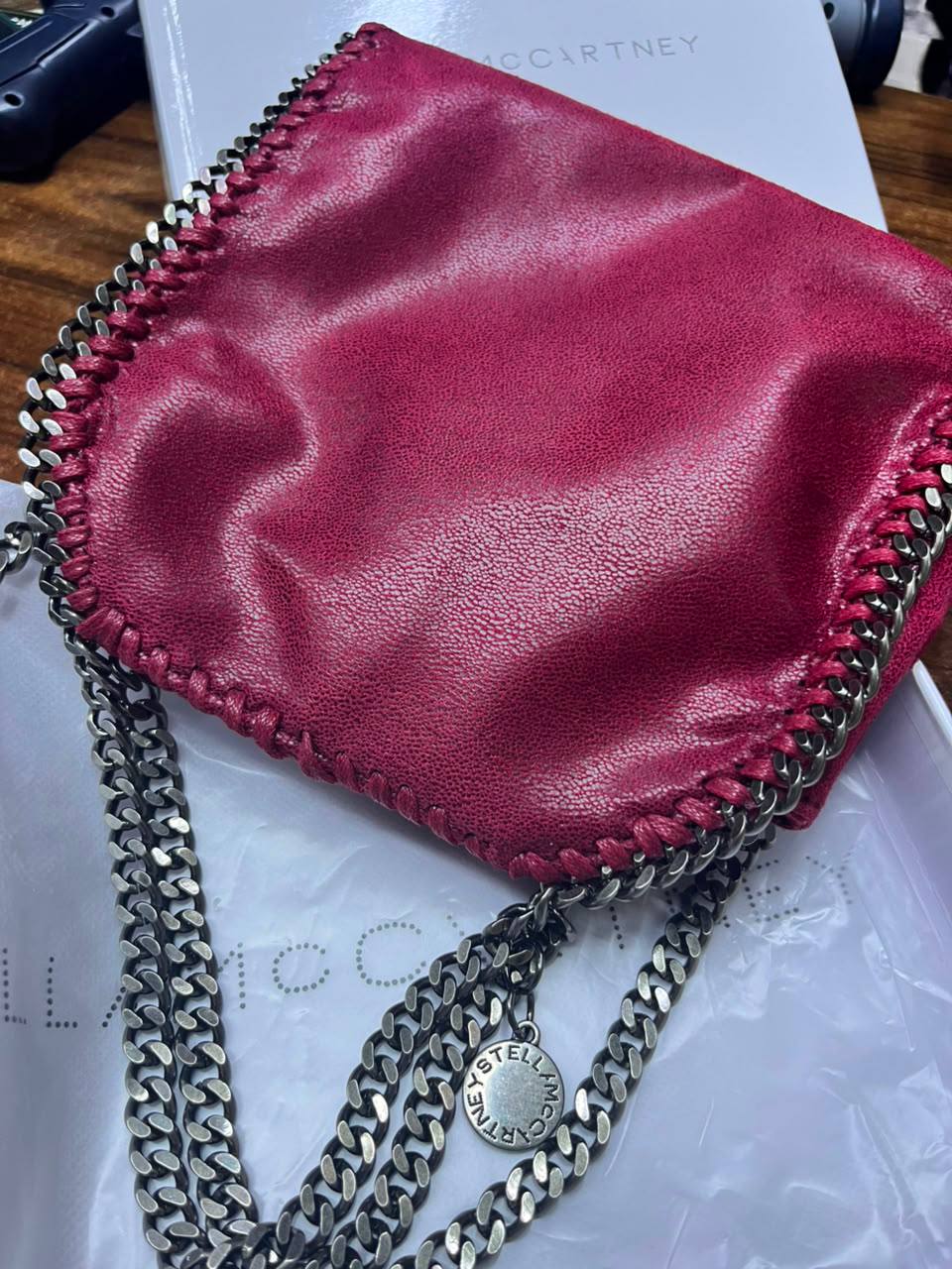 Stella McCartney
110 dhs🇦🇪🇦🇪
size 19×19×3cm
With box

Zain42
♥️♥️♥️