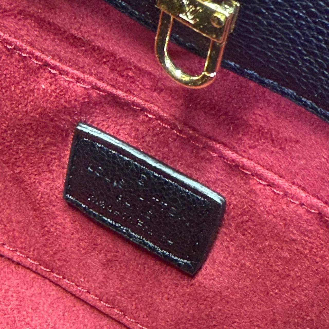 LV
NEW CAME GOOD QUALITY WITHBOX 
🎁🎁🎁

95 dhs🪙🌨️
SIZE : 28cm

Zain39
♥️♥️♥️