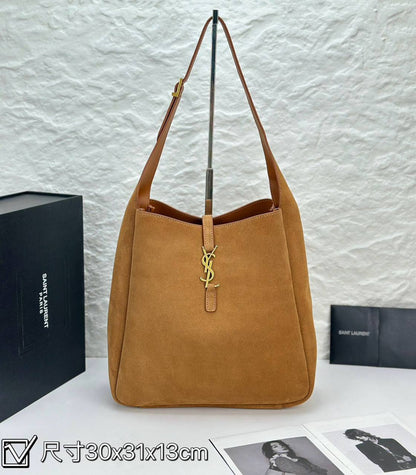 YSL
Master
Suede Material 💕💕
30cm
350 dhs🪙🌨️

Zain228
♥️♥️♥️
