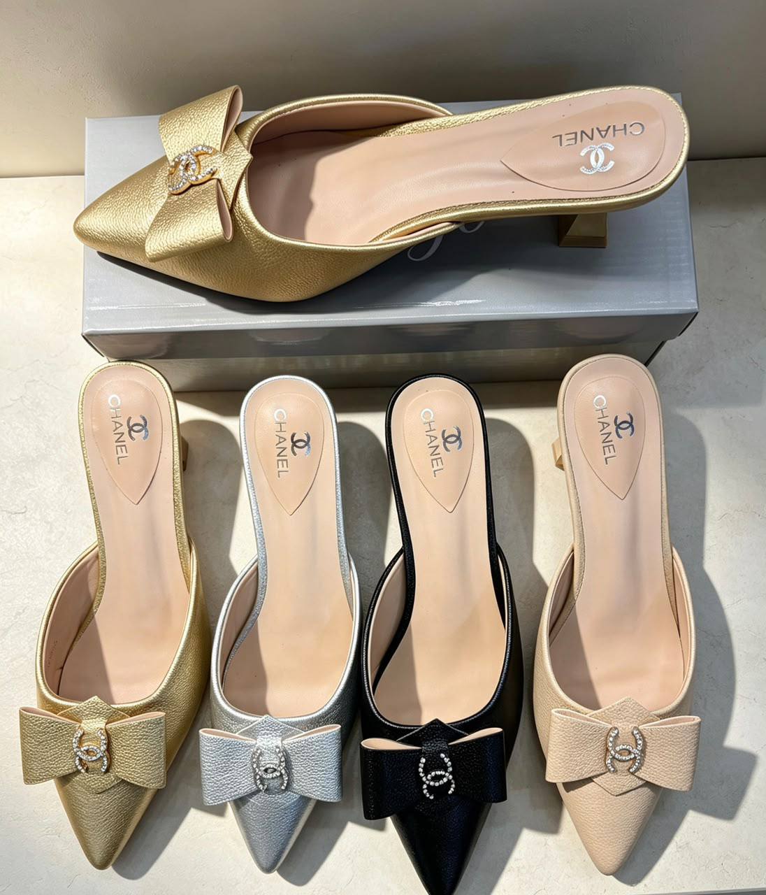 Chanel - Valentino - Miu Miu
size 36 to 41
75 dhs✅✅

Zain161
♥️♥️♥️
