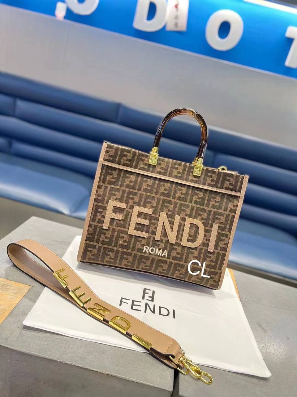 Fendi
110 dhs💓

Zain136
♥️♥️♥️