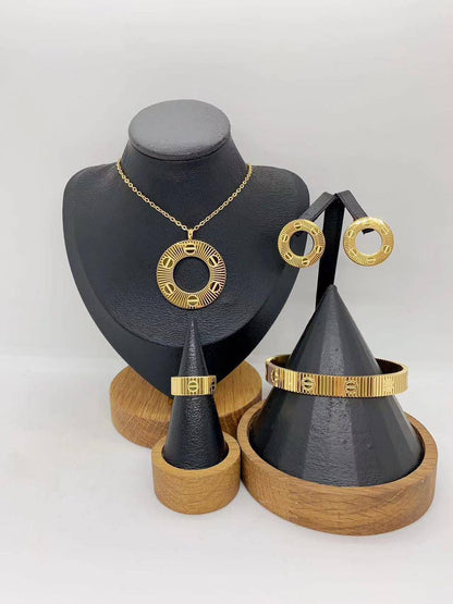 Stainless steel SET 💯*
Necklace ❤️‍🩹
Earring 🍁
Breslat ❣️
Ring 💍 free size
With normal boxes 📦 
And paper bag 🛍️
45 dhs🪙🌨️

Zain216
♥️♥️♥️