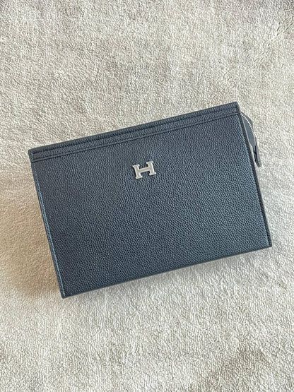 Men's Clutch
95 dhs🪙🌨️

Zain33
♥️♥️♥️