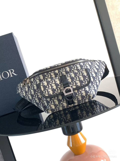 DIOR
Size  38×17×10cm
85 dhs💓

Zain04
♥️♥️♥️