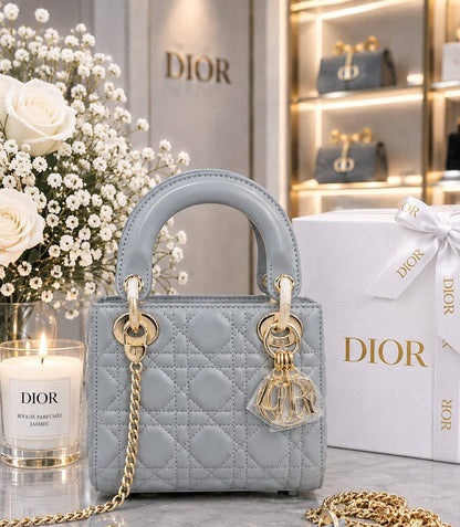 Dior Bag 

17Cm 
With Box
280 dhs🇦🇪🇦🇪

Zain131
♥️♥️♥️