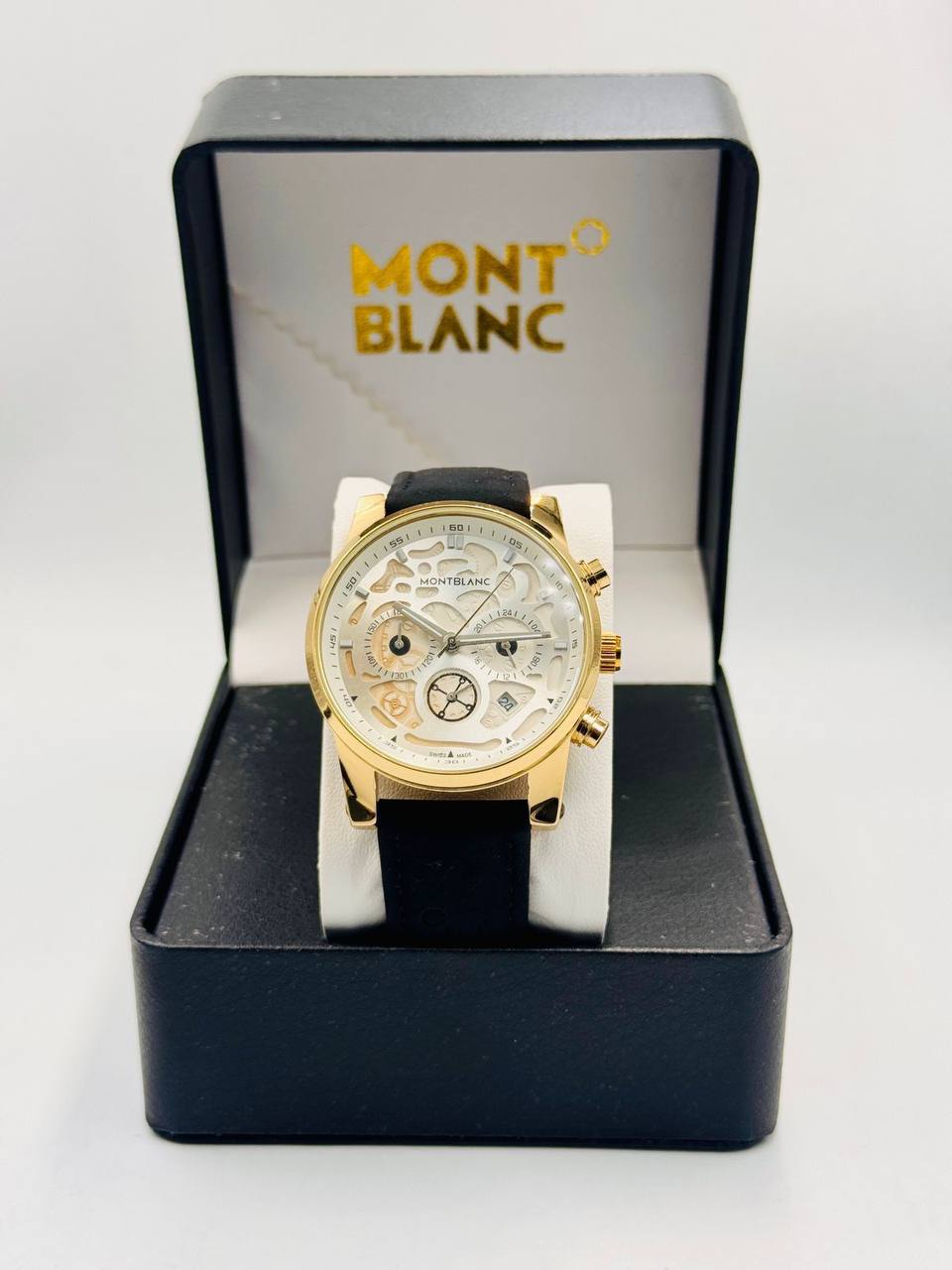 Mont Blanc Men
*chronograph working*
*offer price 
55 dhs✅

Zain08
♥️♥️♥️