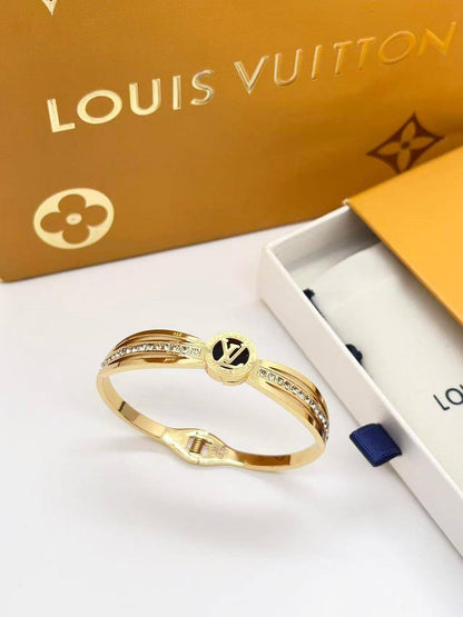 Bangles

20 dhs💚

normal box🎁

Zain216
♥️♥️♥️