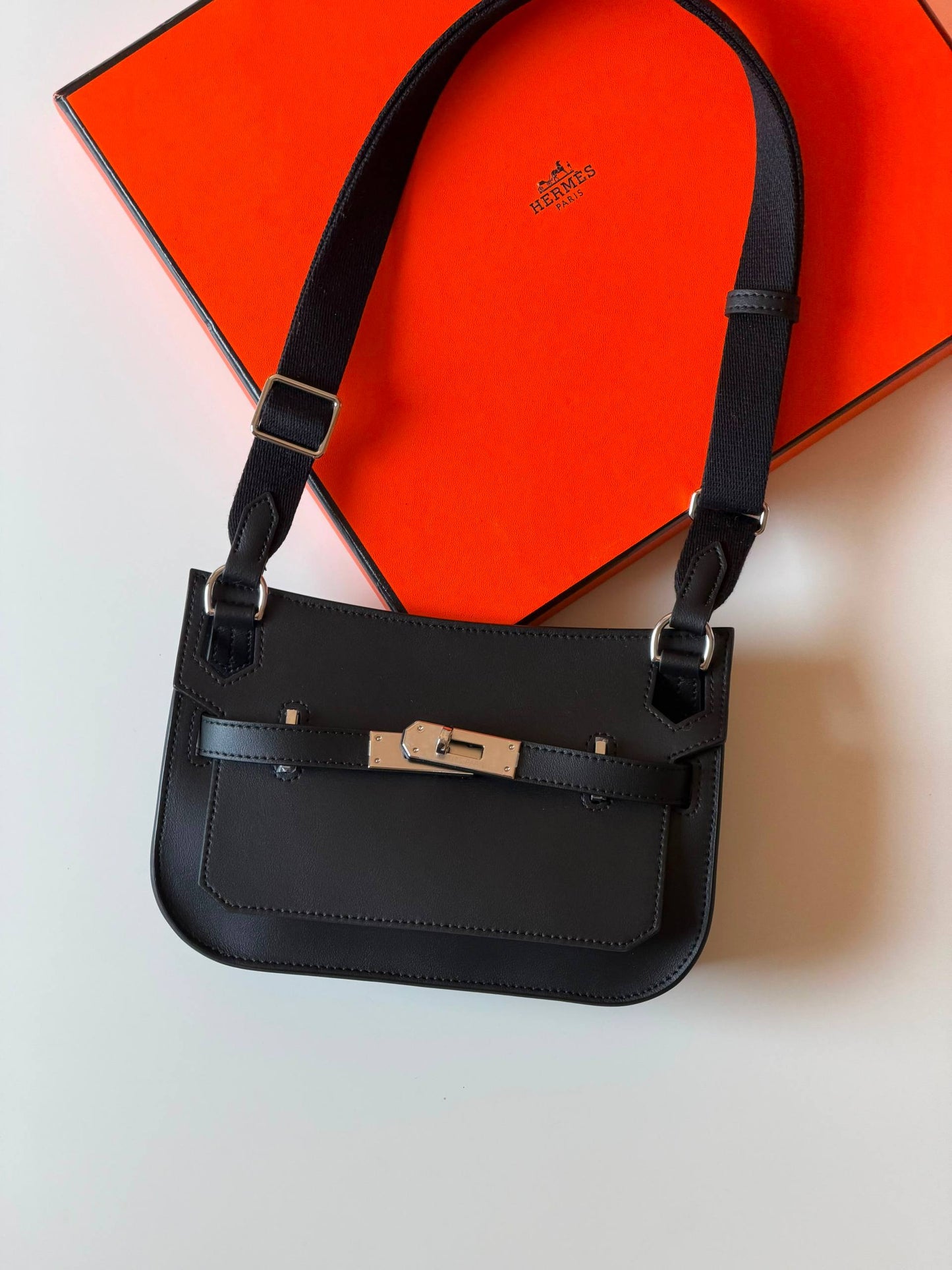 Hermes jypsiere 22cm💕master quality😍with box❤️
380 dhs🇦🇪🇦🇪

Zain52
♥️♥️♥️