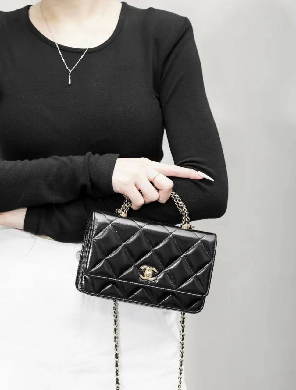 Chanel
100 dhs✅
Good-quality 

with box
🎁🎁🎁

Zain35
♥️♥️♥️