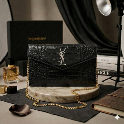 YSL  - Saint Laurent
Envelope Clutch HandBag
With BOX
🎁🎁🎁

size:  17 cm
75 dhs✅

Zain239
♥️♥️♥️