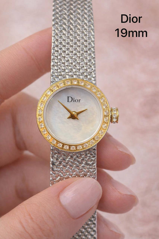 Dior mini size watch for ladies good quality 
170 dhs🌺 
 (size 19mm)

Zain59
♥️♥️♥️
