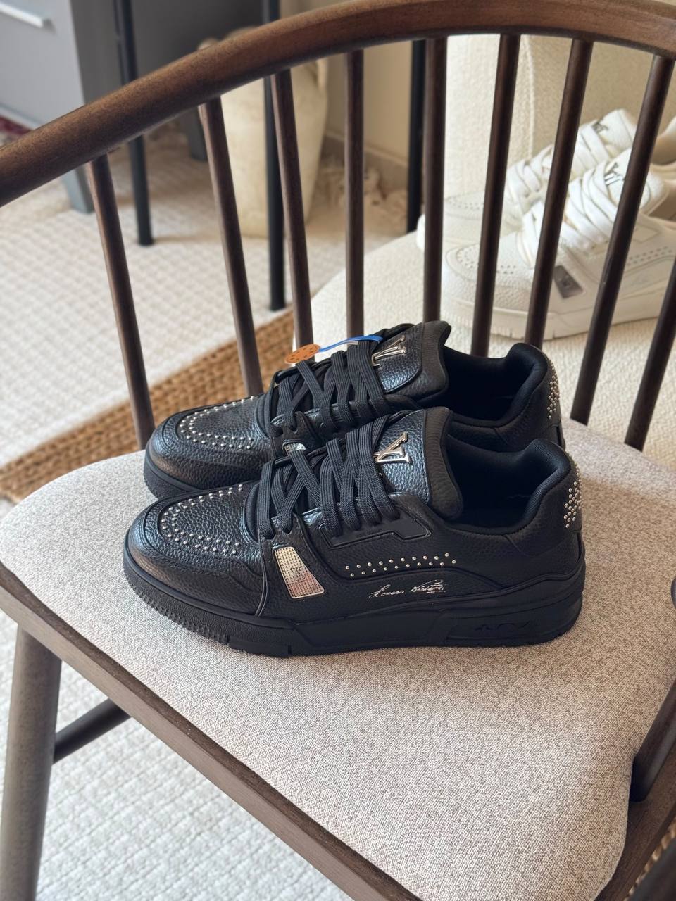 LV
AAA quality
size: 40 to 46
630 dhs🇦🇪🇦🇪

Zain185
♥️♥️♥️