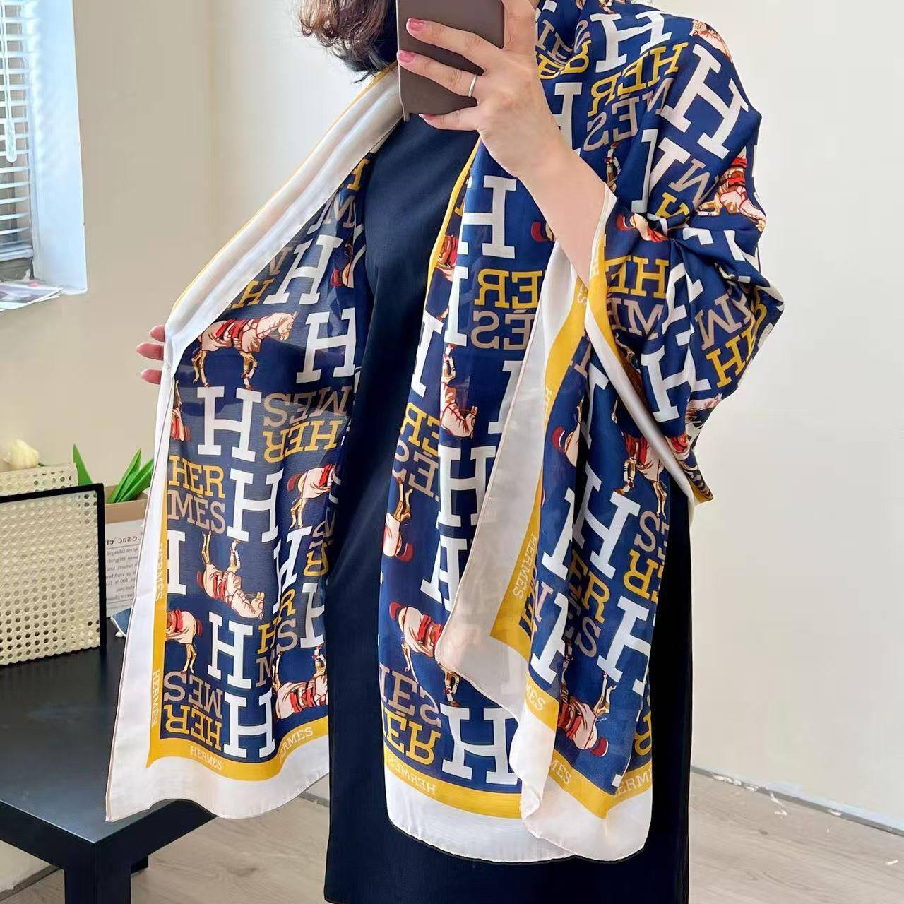 Silk scarf 
40 dhs❣️

Zain93
♥️♥️♥️