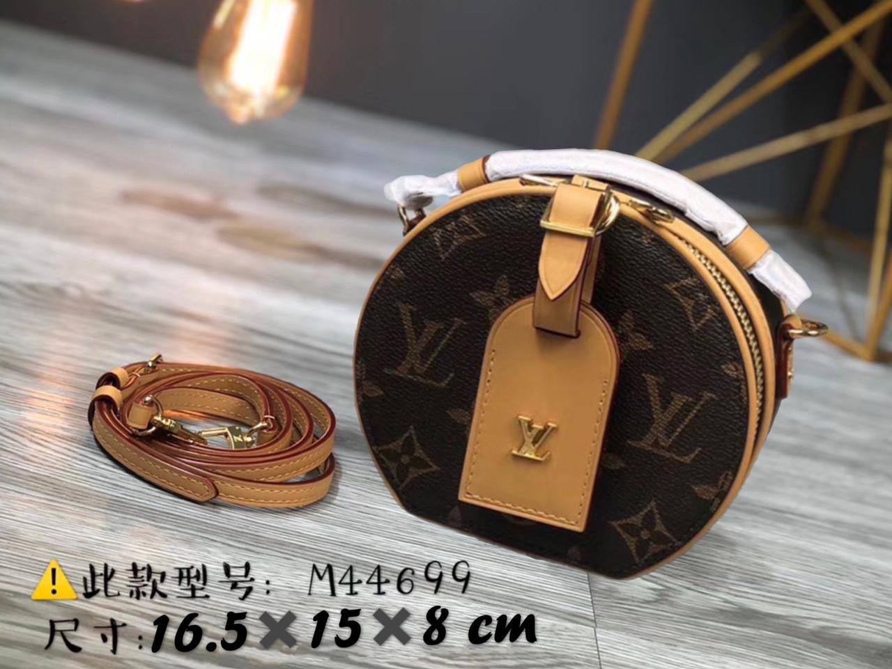 LV
95 dhs❣️

with box
🎁🎁🎁

Zain235
♥️♥️♥️