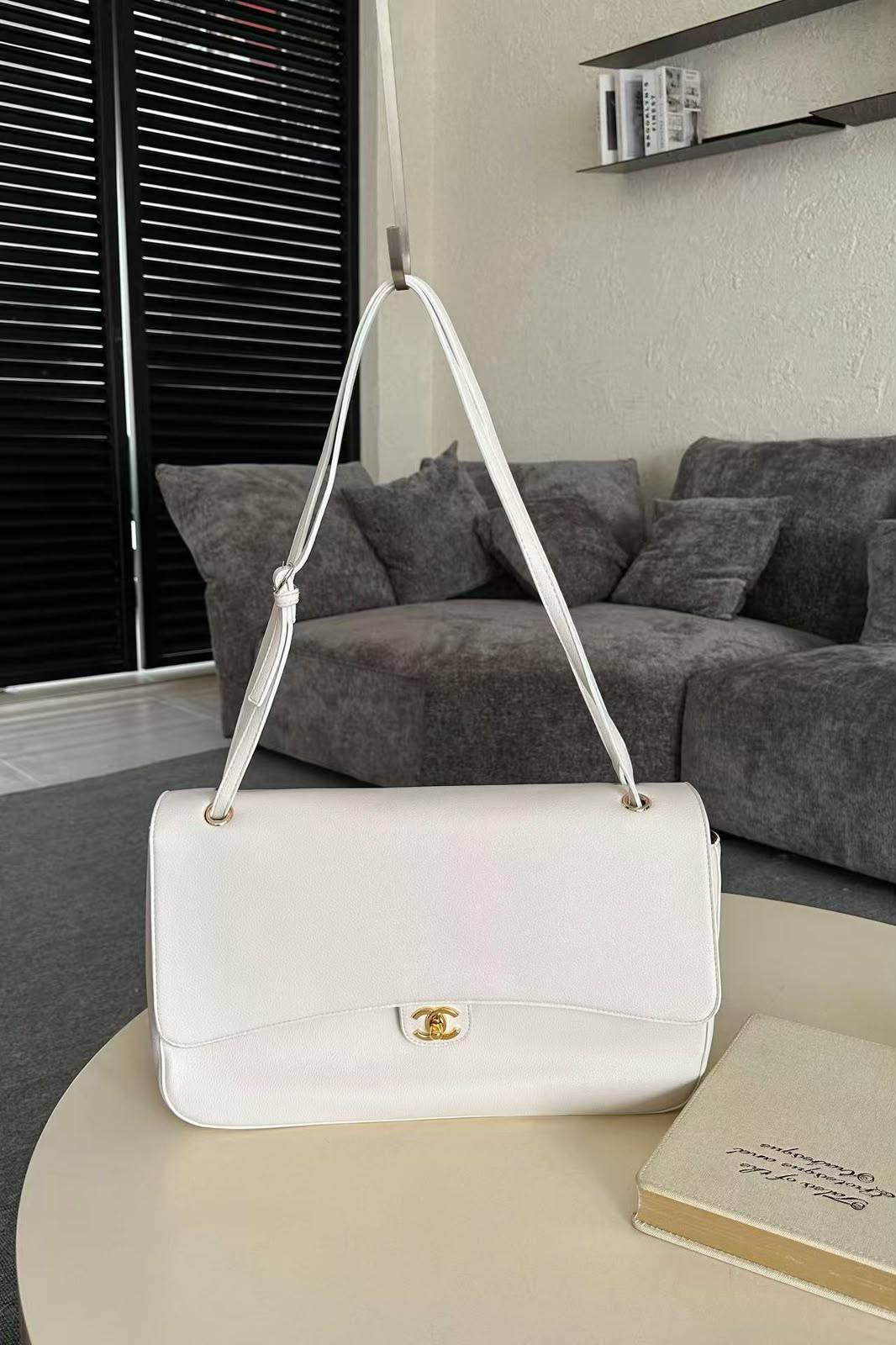 Chanel

38cm 

125 dhs🇦🇪🇦🇪

Zain143
♥️♥️♥️