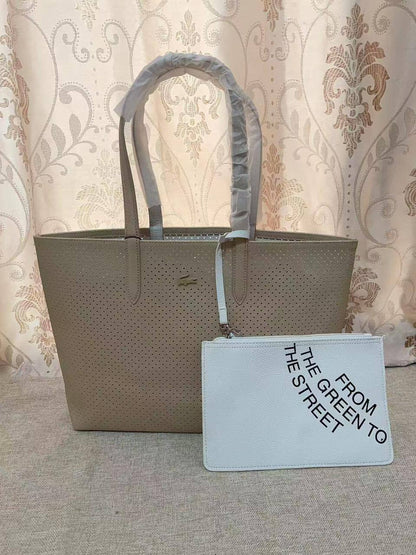 🌟 LACOSTE 🐊 New 2 in 1
✌🏻Double-sided usable bag
1⃣️First quality 
Size: 47 * 29 cm
90 dhs❤️

Zain115
♥️♥️♥️