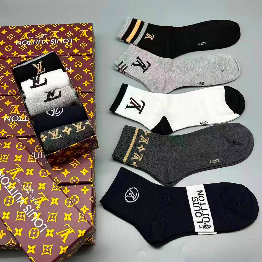 Socks
With box 
45 dhs✅
Inside box…5pc

Zain93
♥️♥️♥️