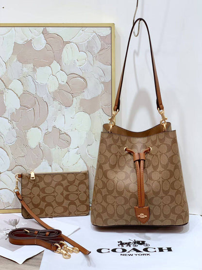 COACH
24cm

Microfiber, Good Quality
110 dhs🪙🌨️ 

Zain254
♥️♥️♥️