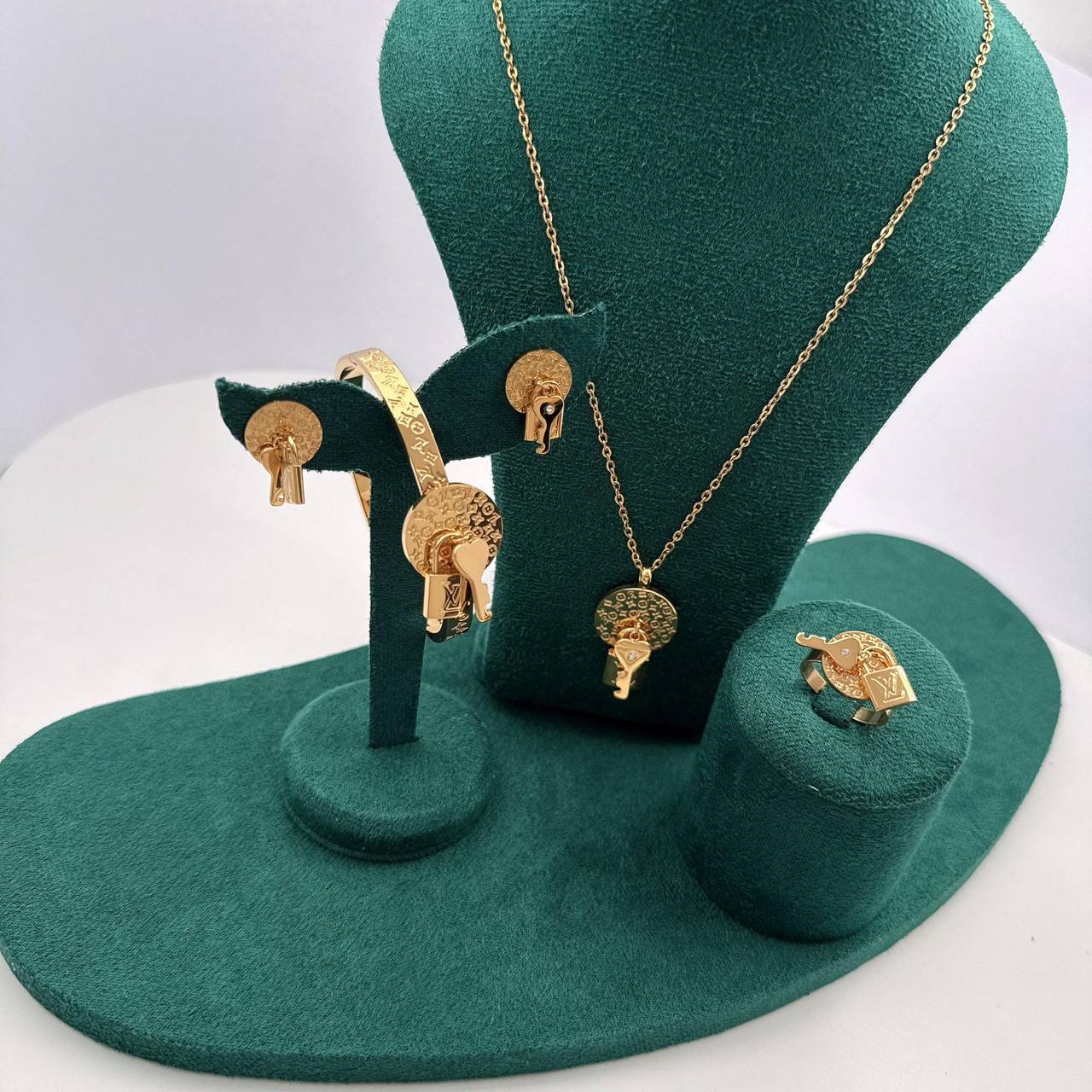 Full Set
45 dhs🪙🌨️

Zain37
♥️♥️♥️