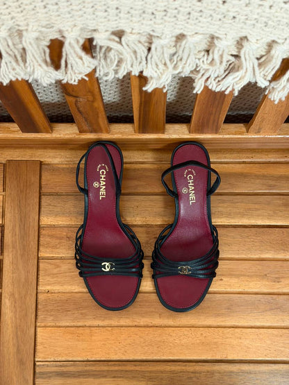 Chanel 
Size 36-41
_Super master high quality_🪡
450 dhs🇦🇪🇦🇪

Zain176
♥️♥️♥️