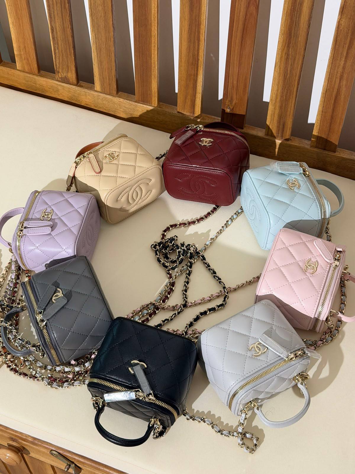 CHANEL 
Super Master Quality ⚡️
Original Packing 🎁
Size 10CM📏
For Price 👇 WhatsApp✅
0568585901 
0507557372
0552275751 Owner Zain 👌

Zain321
♥️♥️♥️
