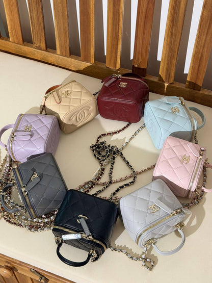 CHANEL 
Super Master Quality ⚡️
Original Packing 🎁
Size 10CM📏
For Price 👇 WhatsApp✅
0568585901 
0507557372
0552275751 Owner Zain 👌

Zain321
♥️♥️♥️