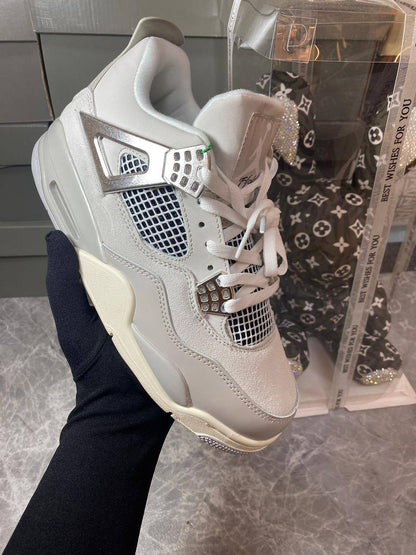 Jordan 4 Retro ‘Frozen Moments’🤍
36-45 AVAILABLE🤩
180 dhs🪙💚

Zain242
♥️♥️♥️