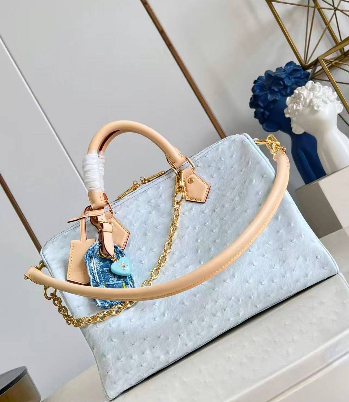 LV
SPEEDY

SIZE 30 cm

For Price 👇 WhatsApp✅
0568585901 
0507557372
0552275751 Owner Zain 👌


Zain274
♥️♥️♥️