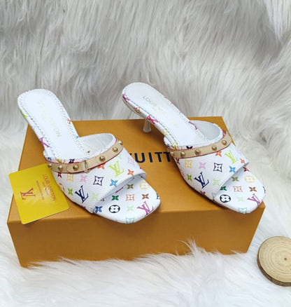 LV 🌸
*High quality*🌸
*size: 36 to 42*🌸
340 dhs✅

Zain119
♥️♥️♥️