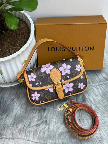 LV

SIZE  ……… 19 CM 🥰🥰🥰

90 dhs🪙🌨️

with BOX
🎁🎁🎁

Zain244
♥️♥️♥️