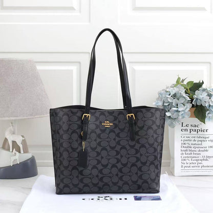 Coach
40  * 34 * 18 cm
120 dhs✅

Zain17
♥️♥️♥️