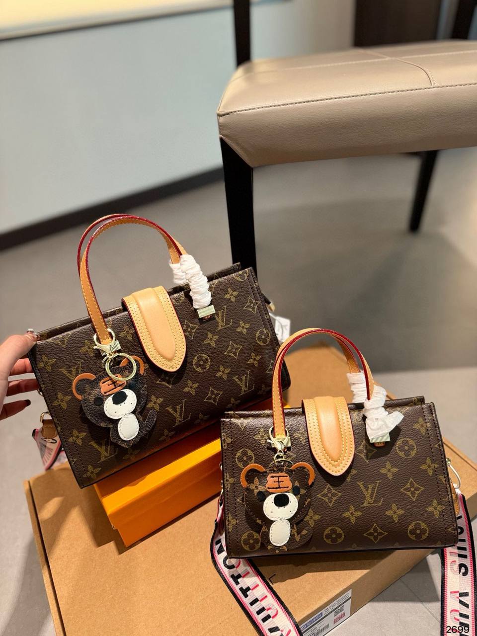 LV
Best quality
With box’s
🎁🎁🎁

115 dhs🇦🇪
size 23cm

Zain158
♥️♥️♥️