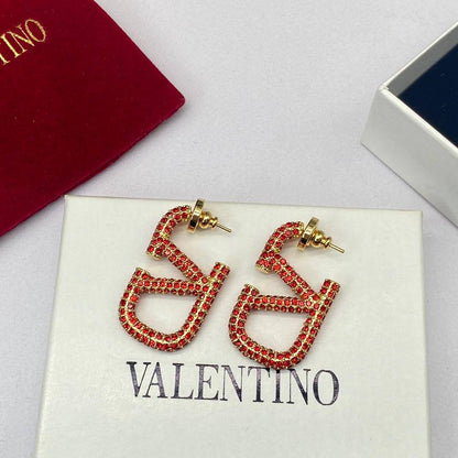 Valentino ✨💫
     _*Earrings*_
55 dhs🌺
         ⭐
         _With_
      BOX AND PAPER BAG 🛍️🎁

Zain89
♥️♥️♥️