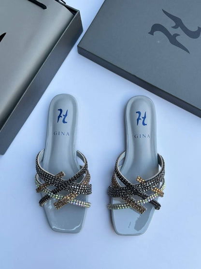 Gina 
100 dhs✅
Size 36-42

Zain55
♥️♥️♥️