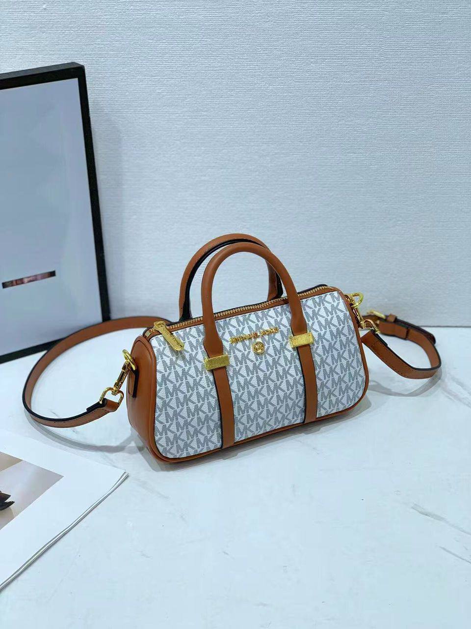 Mk 
90 dhs✅
with box
size 22×7×12cm

Zain213
♥️♥️♥️