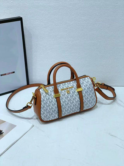 Mk 
90 dhs✅
with box
size 22×7×12cm

Zain213
♥️♥️♥️