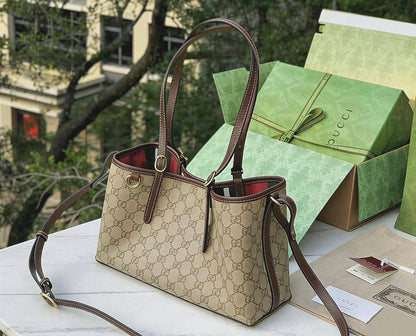GUCCI 

NEW CAME GOOD QUALITY 
WITH BOX 
🎁🎁🎁

120 dhs💓

Zain39
♥️♥️♥️