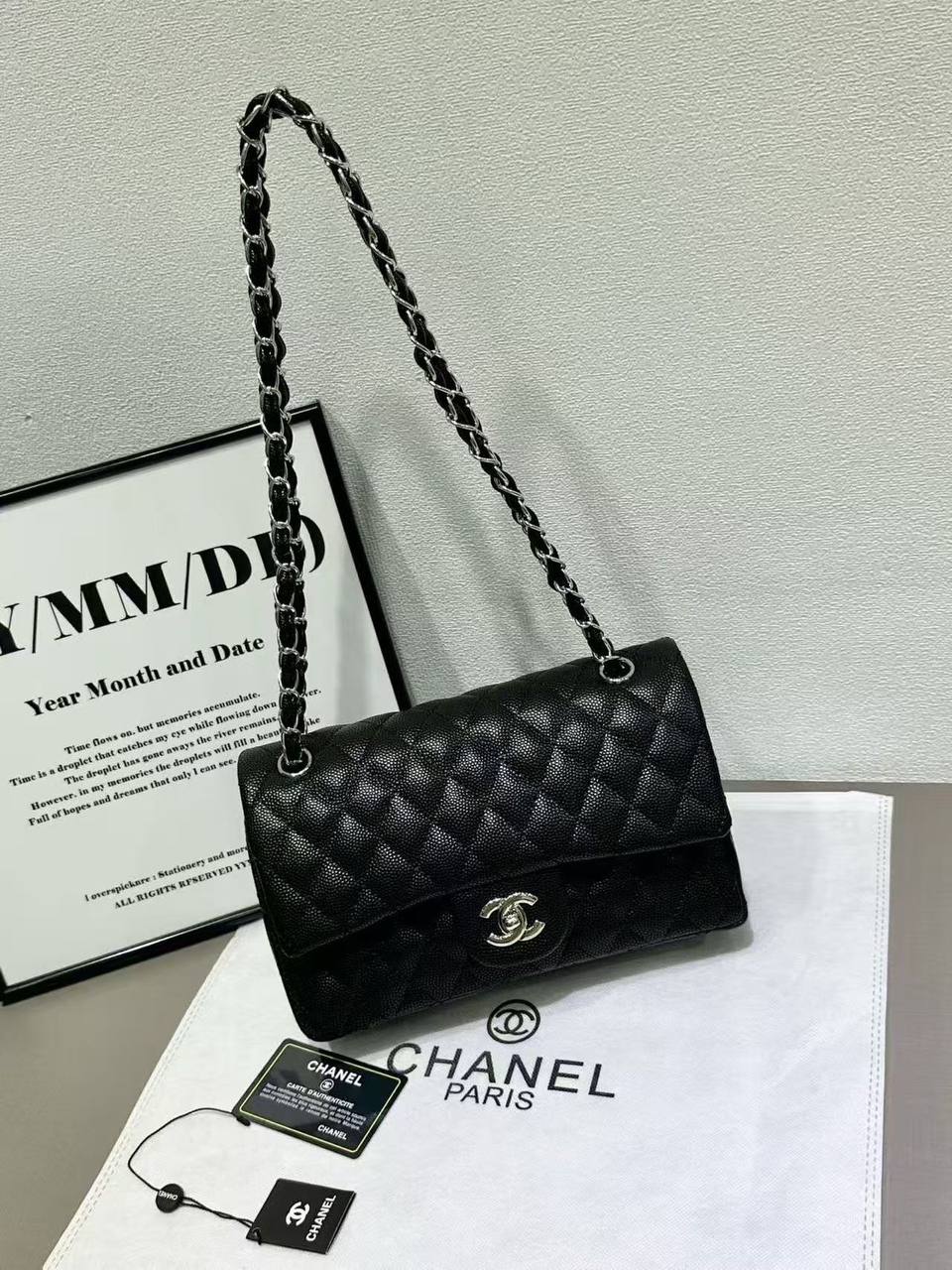Chanel
Caviar
110 dhs✅
With Box
🎁🎁🎁

Zain50
♥️♥️♥️