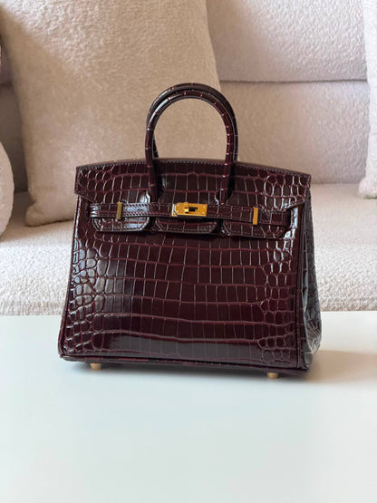 Hermes Birkin croc 25cm💥Master quality ✅with box📦
710 dhs✅

Zain52
♥️♥️♥️