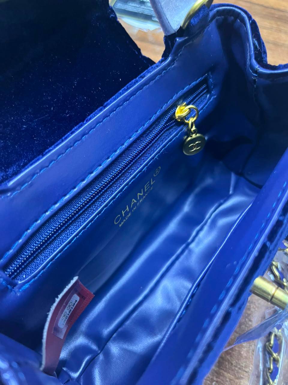 Chanel
100 dhs🇦🇪🇦🇪
with box
size 19×6×11cm

Zain42
♥️♥️♥️