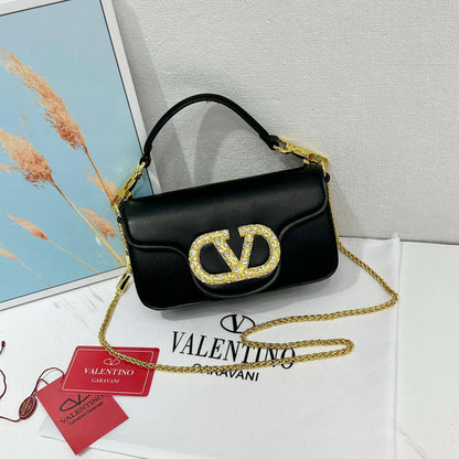 VALENTINO 
HIGH QUALITY 
WITH BOX 
110 dhs💓
Size:20cm

Zain17
♥️♥️♥️