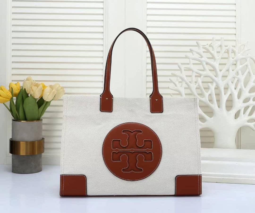 TORY BURCH
Best quality 
100 dhs💓
size 42CM

Zain290
♥️♥️♥️