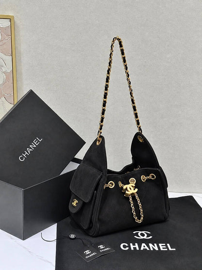 CHANEL 

NEW CAME 
HIGH QUALITY  

WITH BOX 
120 dhs🇦🇪🇦🇪

20cm

Zain39
♥️♥️♥️