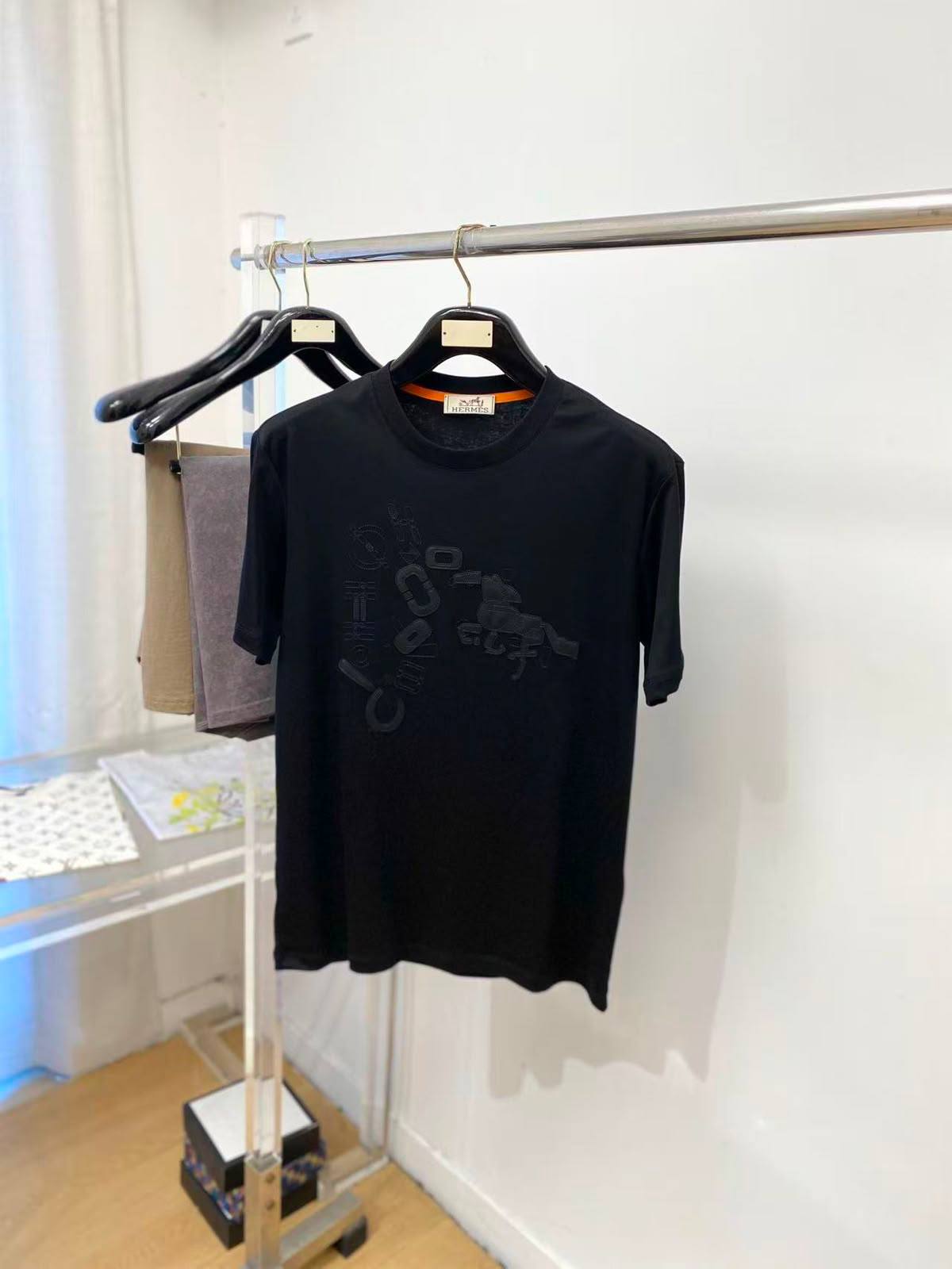 HERMES
Men’s Tshirt 
Super Master Quality 
SMLXLXXL 
300 dhs✅

Zain276
♥️♥️♥️