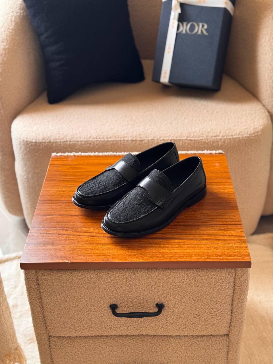 Christian Dior
*AAA QUALITY*
*size: 40 to 46*
490 dhs💓

Zain185
♥️♥️♥️